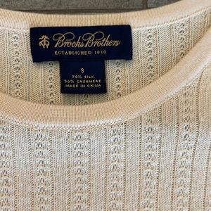 Brooks Brothers Top. Small. 70% silk 30% cashmere.